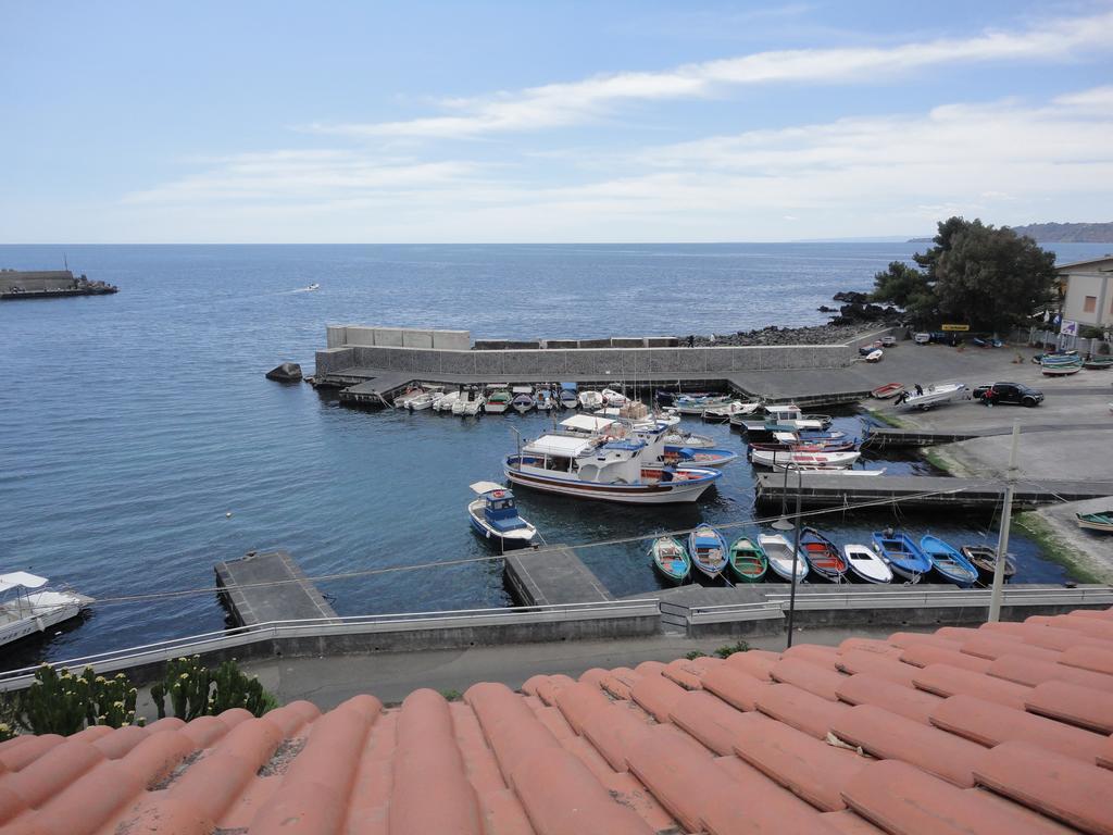 Appartamento Sul Mare Ачиреале Екстер'єр фото